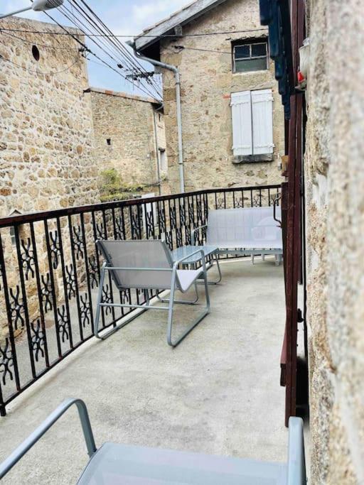 Agreable Maison De Village Avec Balcon Roiffieux エクステリア 写真