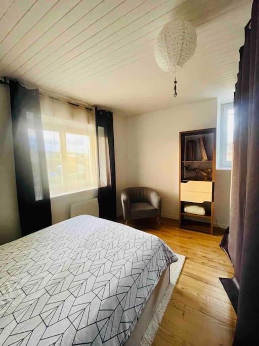 Agreable Maison De Village Avec Balcon Roiffieux エクステリア 写真